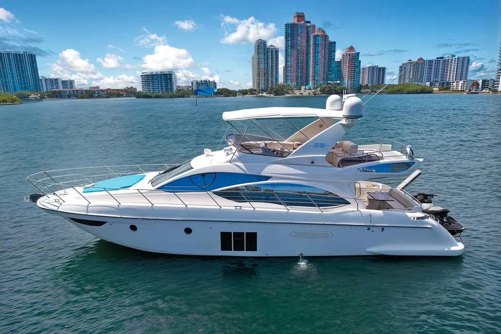 Yacht Photo 37